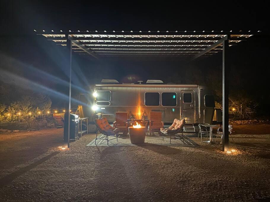 Airstream Alfresco Hotel Fredericksburg Exterior photo